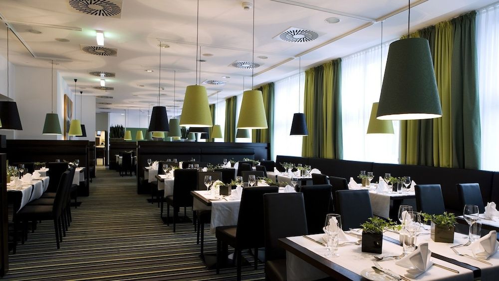 undefined Hotel City Grand 4