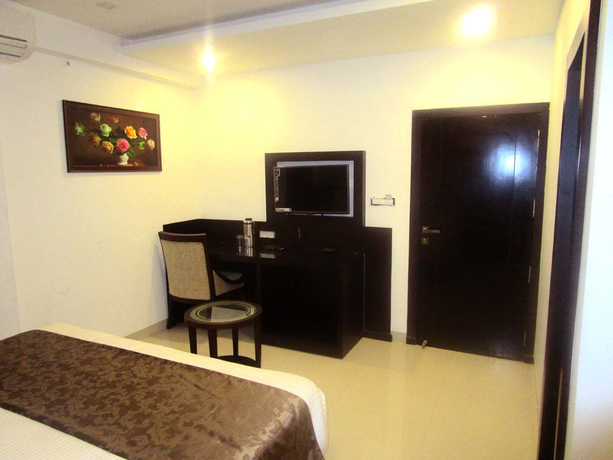 Hotel City Grand  Deluxe Room 3