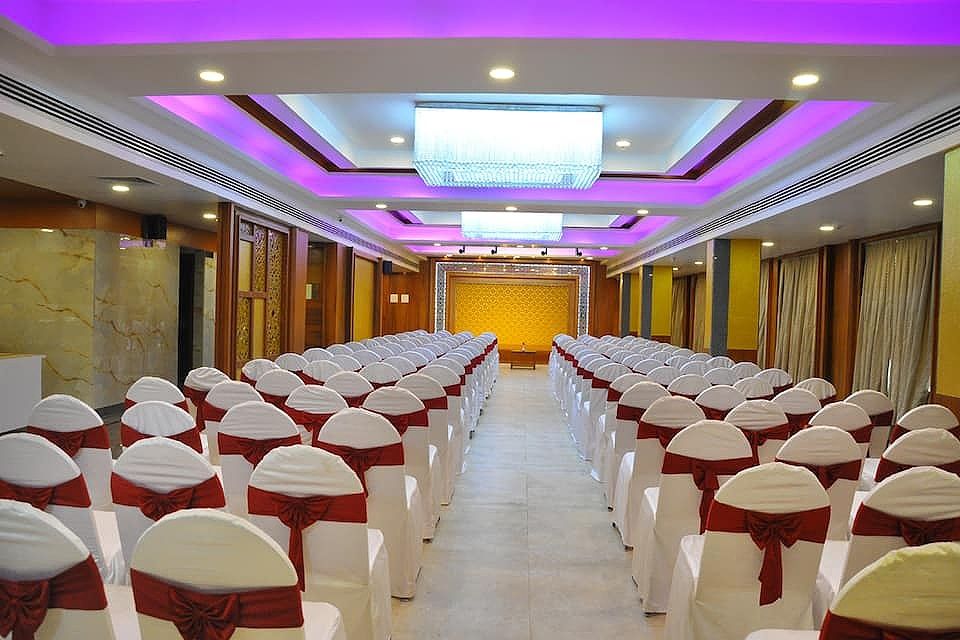 Banquet_Theatre_Style_6_qM3Tdj_proc