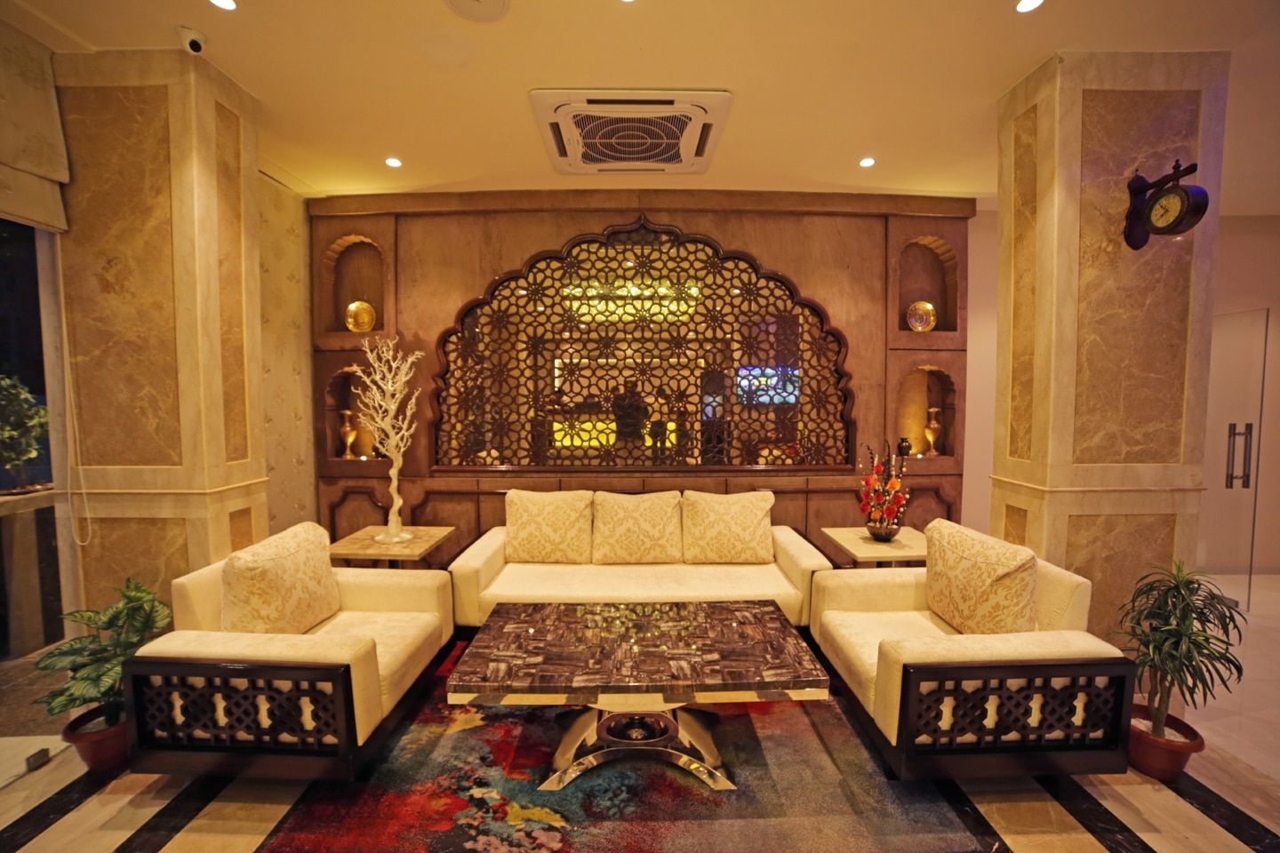 undefined Hotel Royal Inn 3