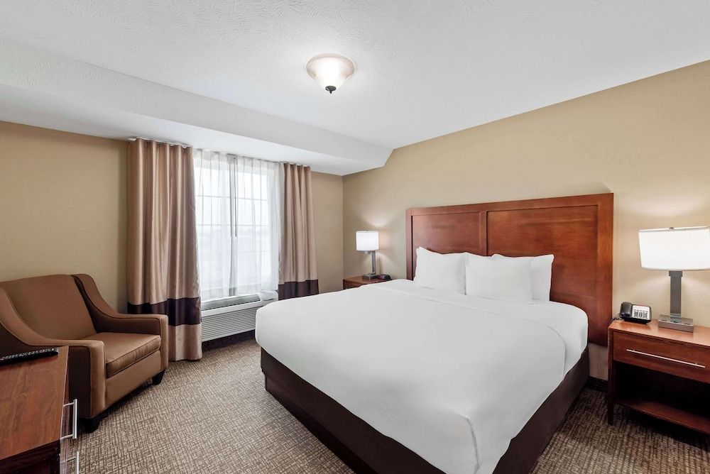 Suite, 1 King Bed with Sofa bed, Non Smoking (Living Room)