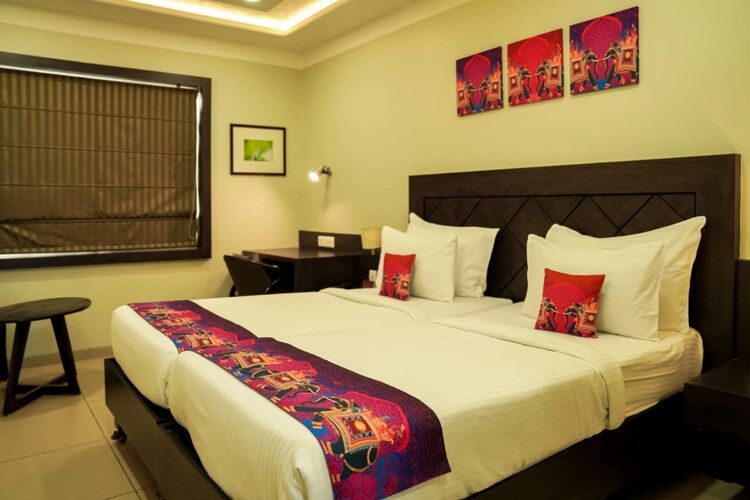 Deluxe Twin Bed room