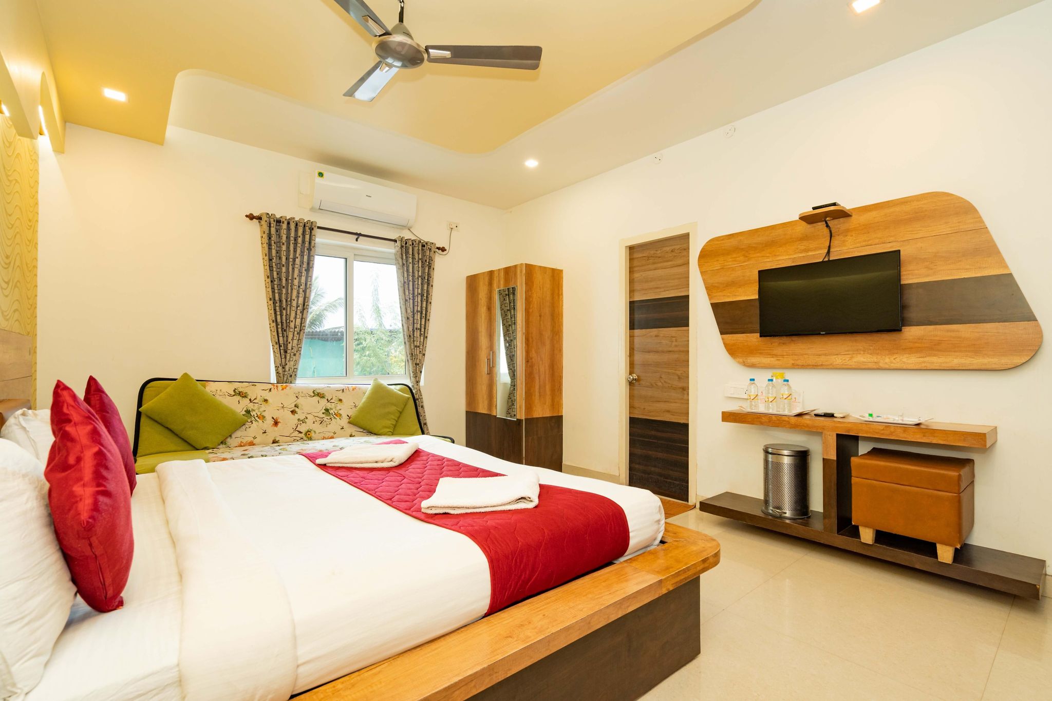 SDM Golden Tower Deluxe Double Bed AC 2