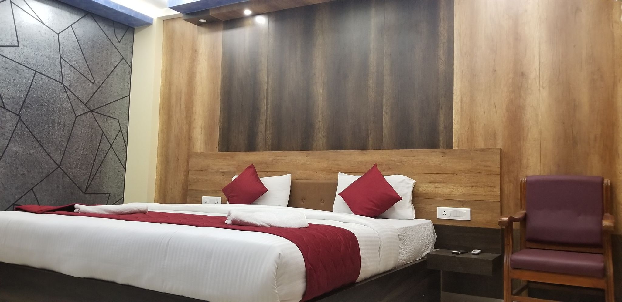 SDM Golden Tower Deluxe Double Bed AC 3