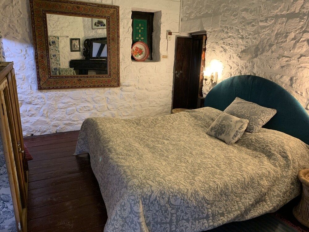 ROSASTAYS Jeolikote Standard Double Room, 1 Queen Bed, Non Smoking 4