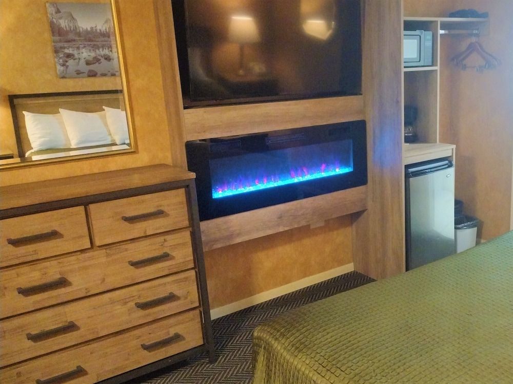 Cedar Lodge Standard Room, 1 King Bed