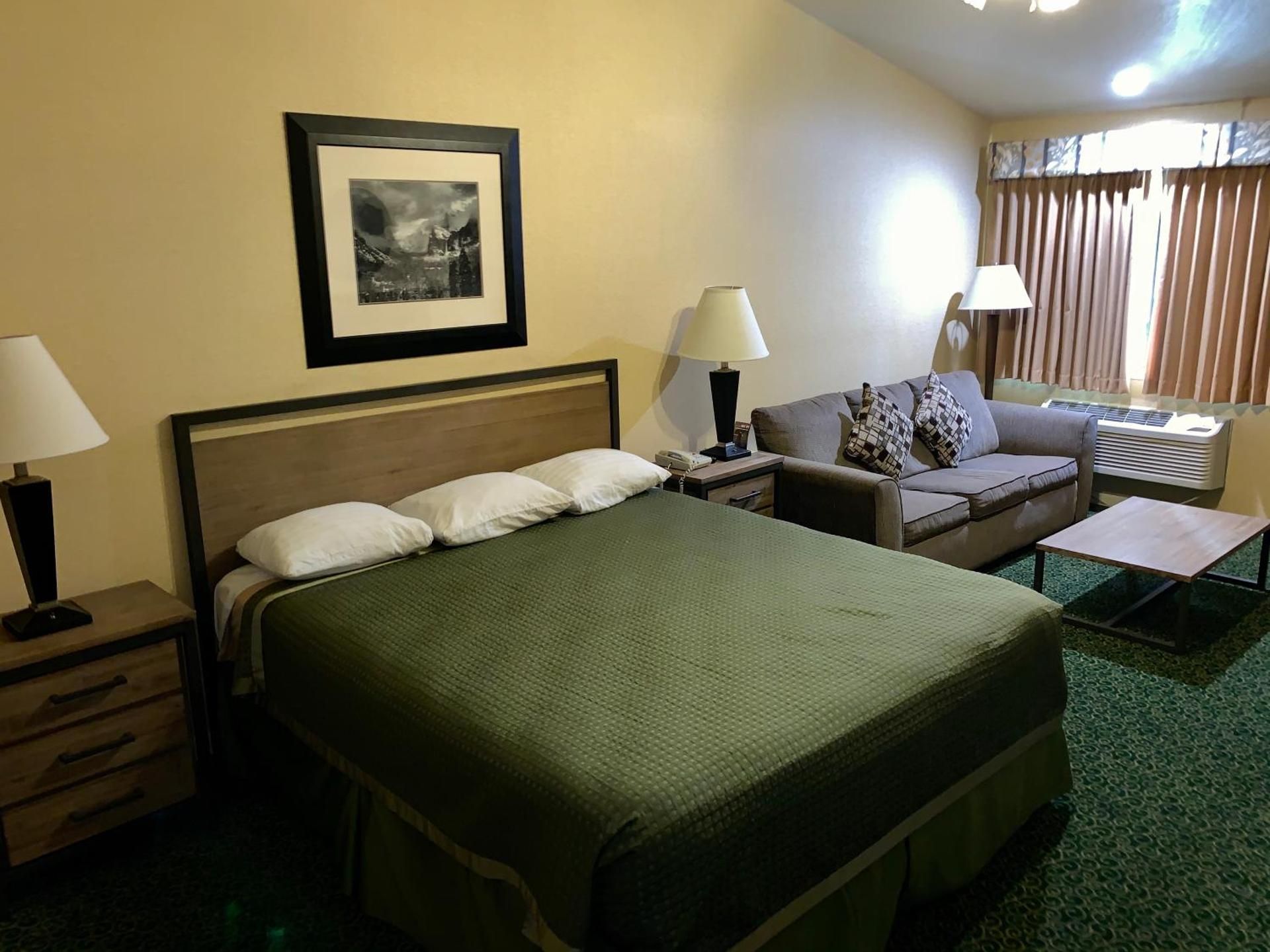 Yosemite View Lodge King Room with Balcony