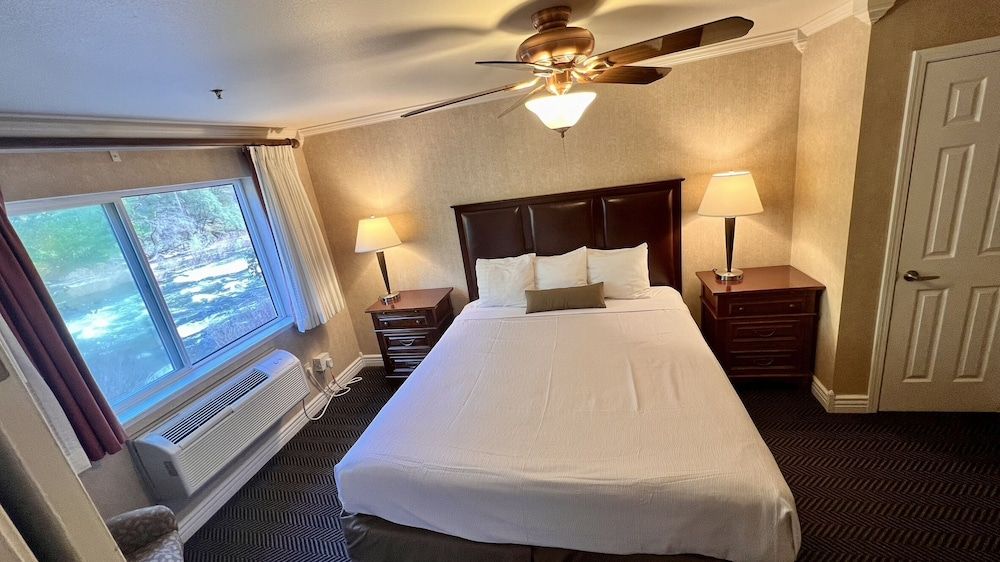 Yosemite View Lodge Classic River View 2 Room Unit, Family Apartment