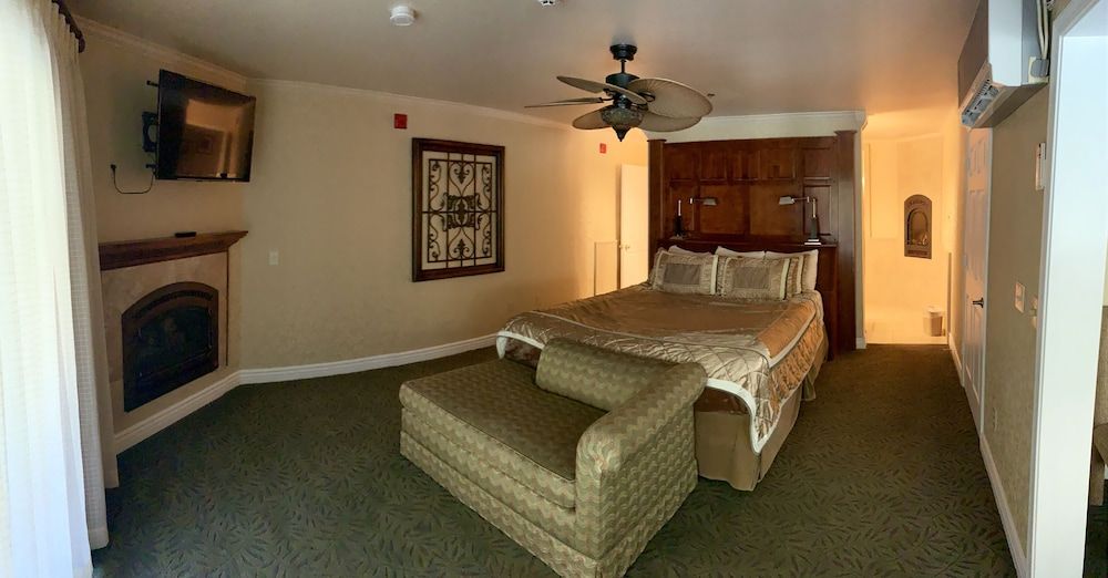 Yosemite View Lodge Luxury River View King Bed Majestic Suite