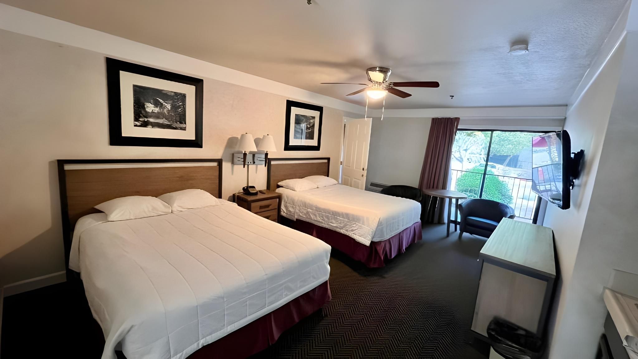 DOUBLE Mountain View 2 Queen Beds