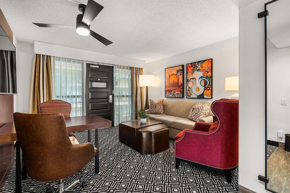 Suite, 1 King Bed, Accessible, Non Smoking (Roll-in Shower)