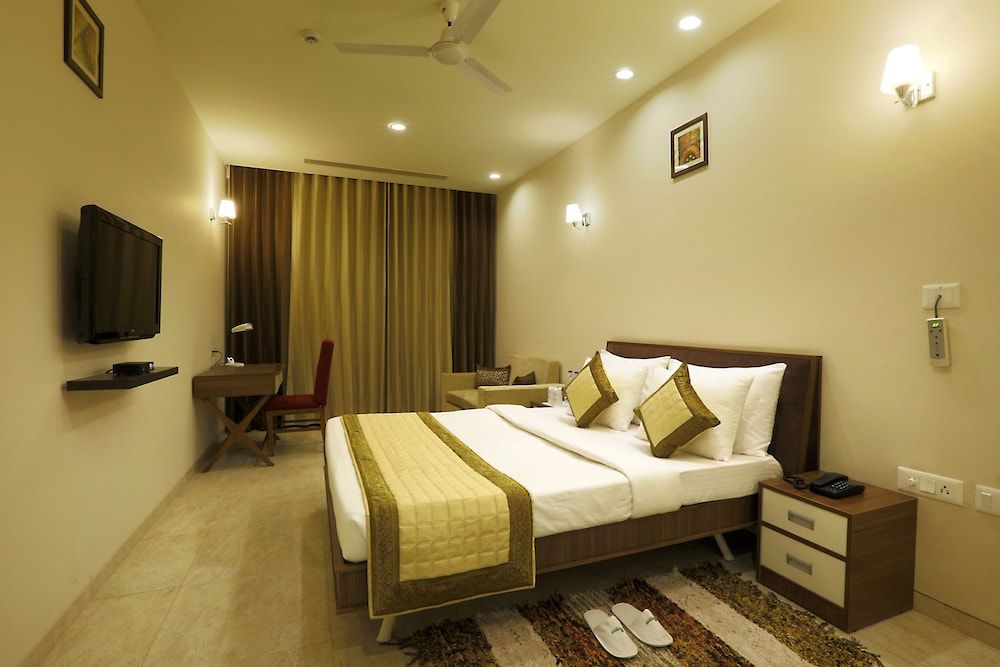 Fairvacanze Inns & Suites Deluxe Room With City View (High Speed Wi-Fi) 6