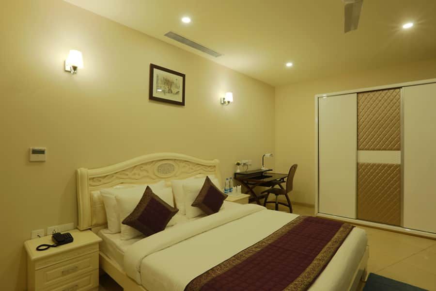 Fairvacanze Inns & Suites Deluxe Room With City View (High Speed Wi-Fi) 3