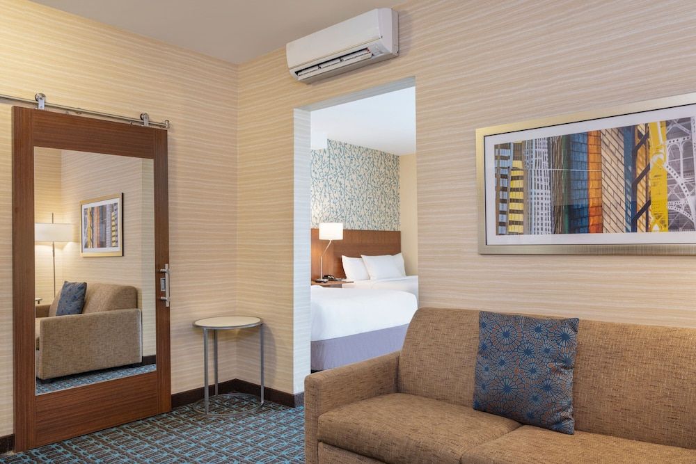 Suite, Multiple Beds (Mobility Accessible, Tub)