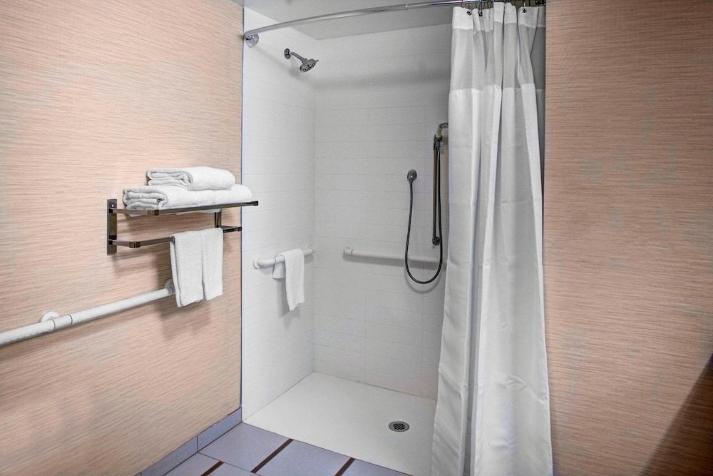 Room, 1 King Bed (Mobility/Hearing Accessible, Tub)