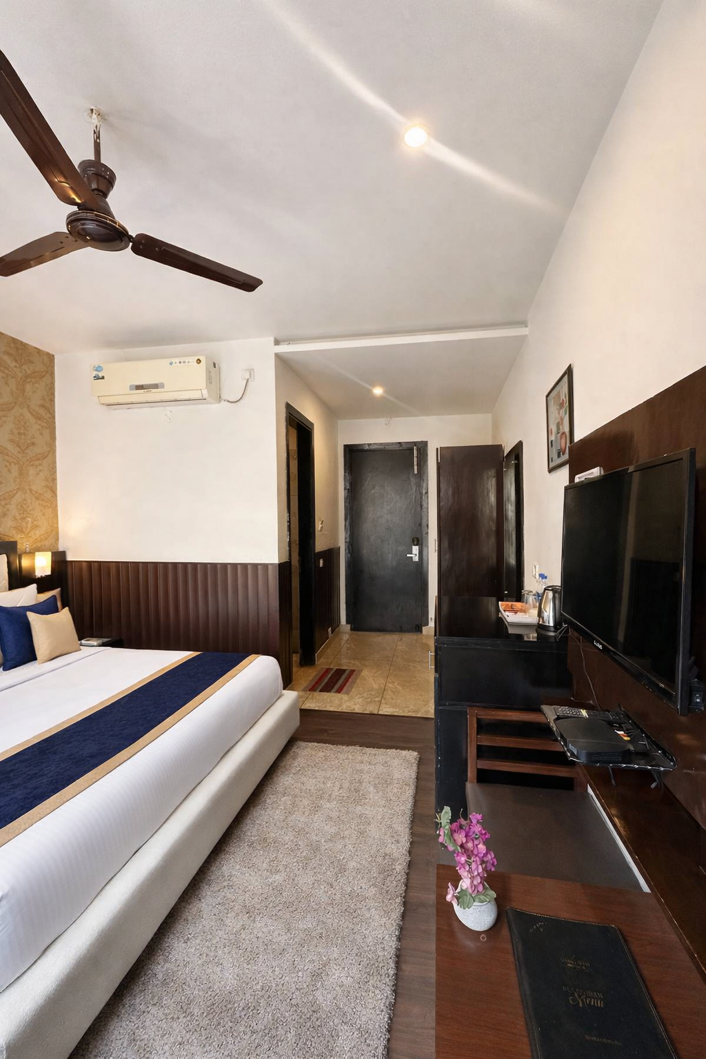 Premium Room Maclo Street View