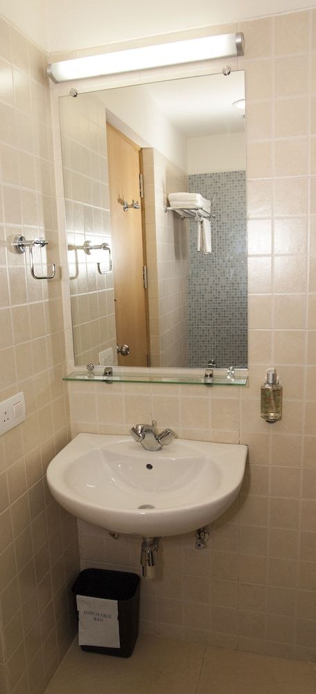 Ginger Hotel Vapi Standard Room 16