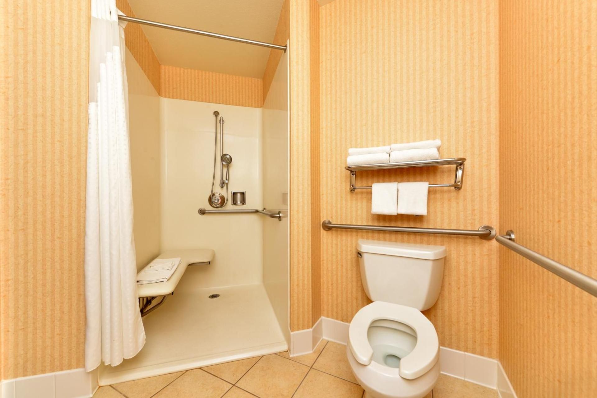 Twin Room with Shower- Hearing Accessible/Non-Smoking