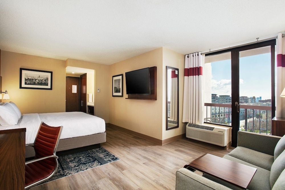 Deluxe Room, 1 King Bed with Sofa bed (Mobility/Hearing Accessible, Tub)