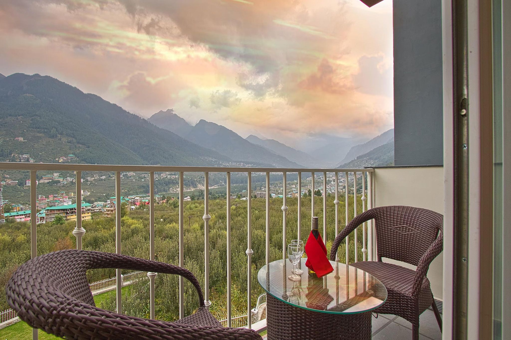 undefined The WhiteStone Resort, Manali (Centrally Heated Mountain view) 5