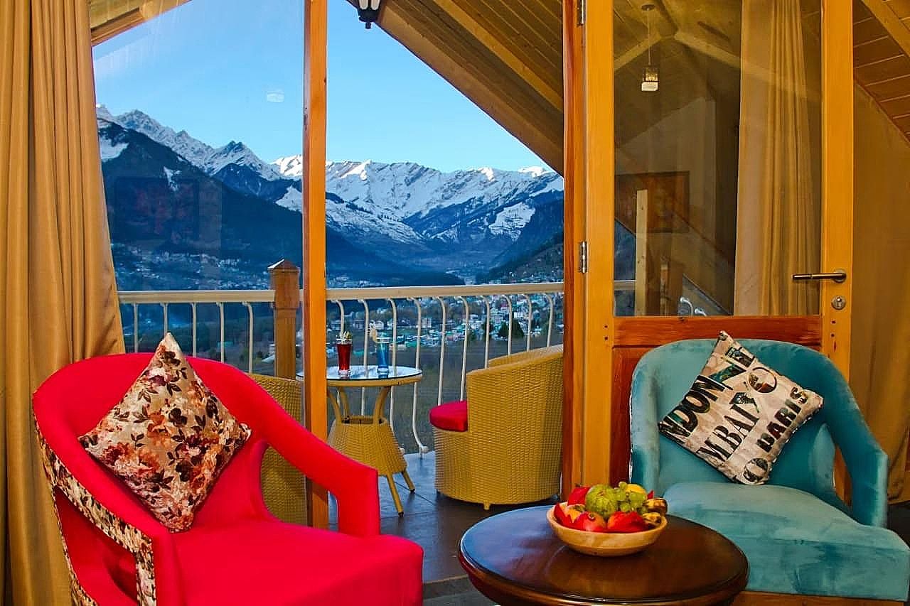 The WhiteStone Resort, Manali (Centrally Heated Mountain view) Luxury Cottage with Jacuzzi 3