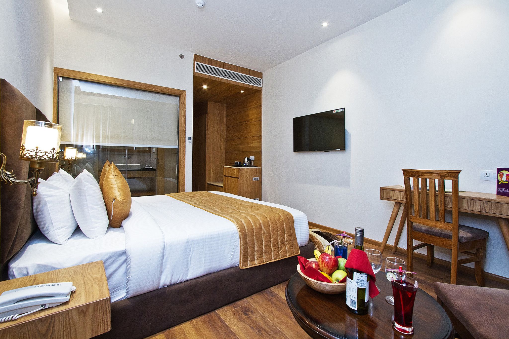 The WhiteStone Resort, Manali (Centrally Heated Mountain view) Luxury Cottage with Jacuzzi 4