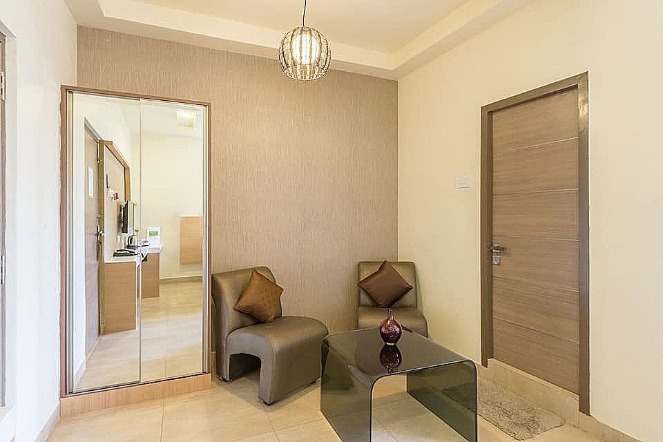Maple Room Sitting Area