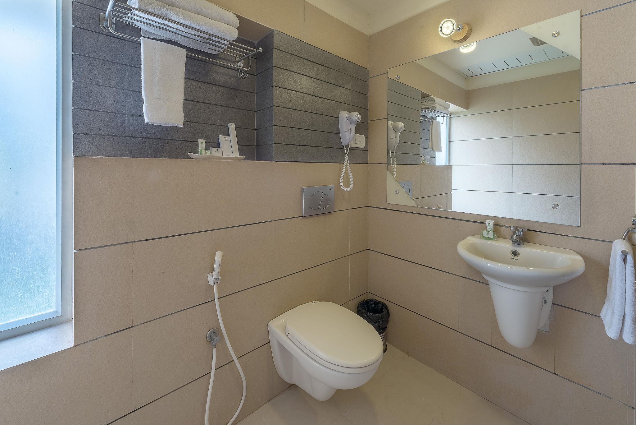 Treebo Nestlay Airport Alandur Deluxe Double Room 17