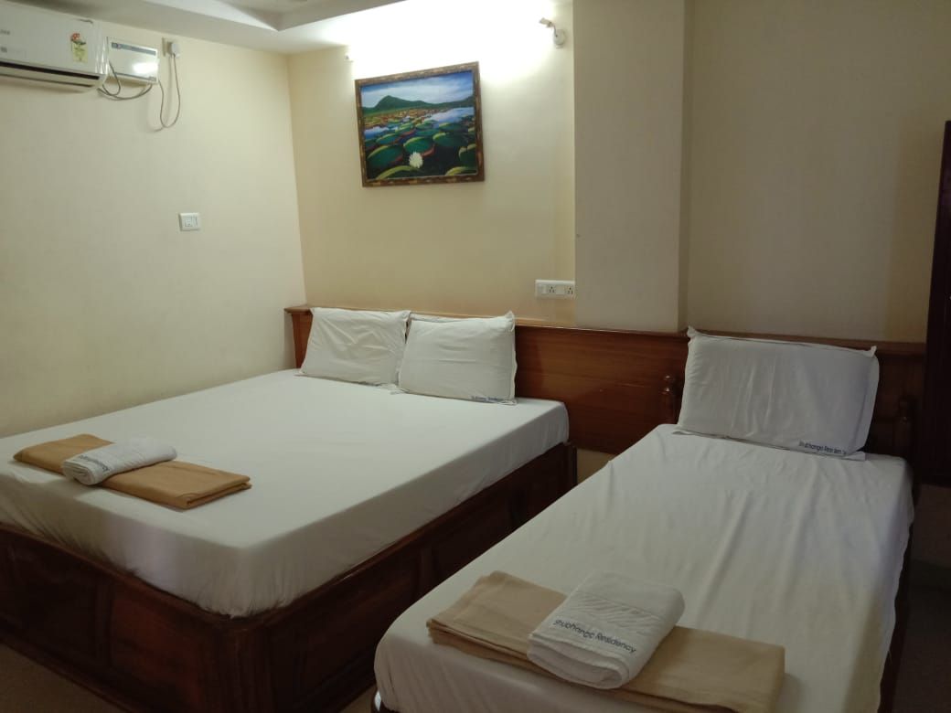 Deluxe Room AC For 4 People