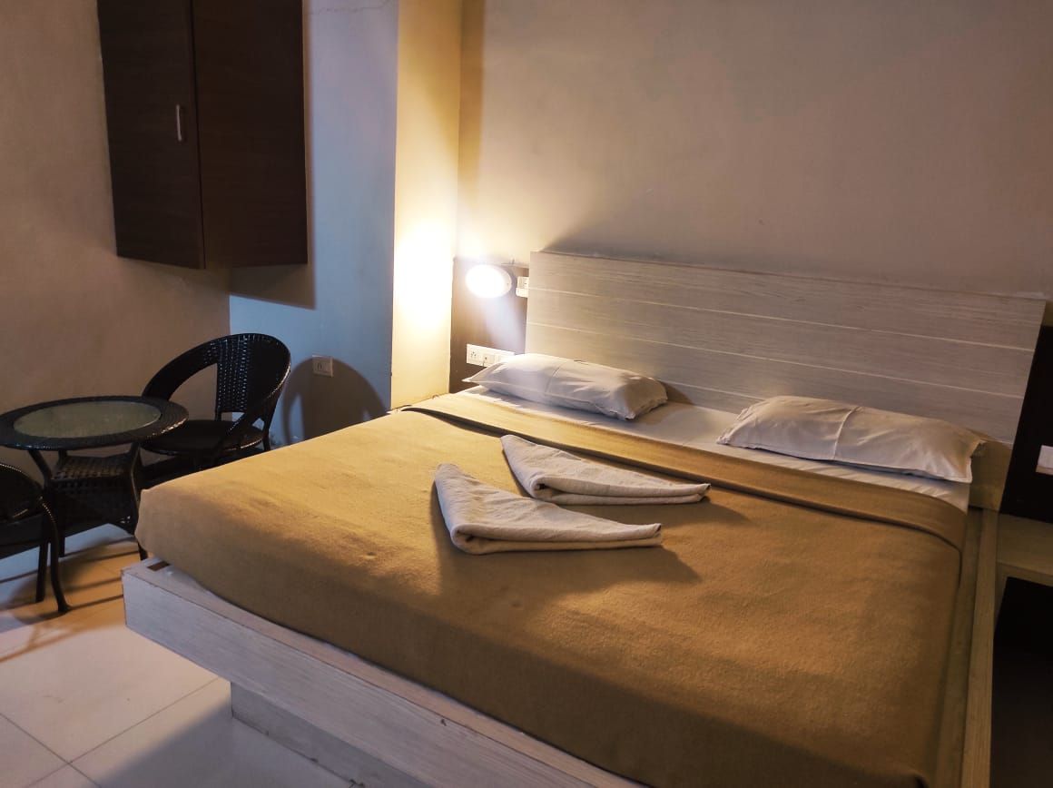 Hotel Sham Suman Deluxe Non AC Room  5