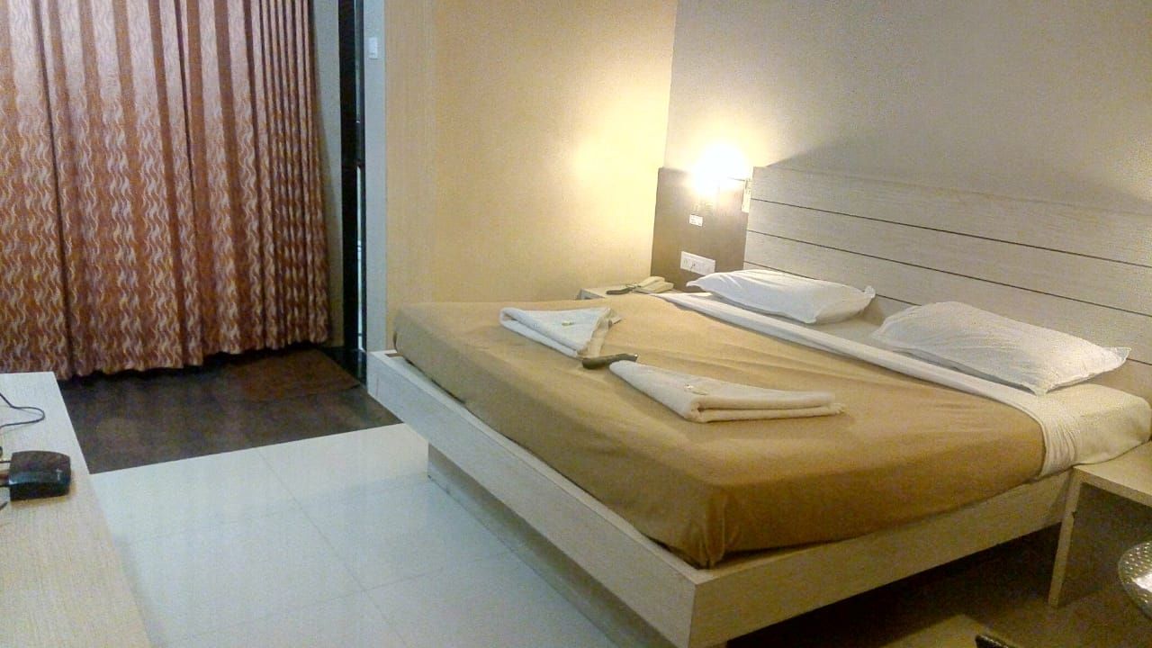 Hotel Sham Suman Deluxe Non AC Room  2