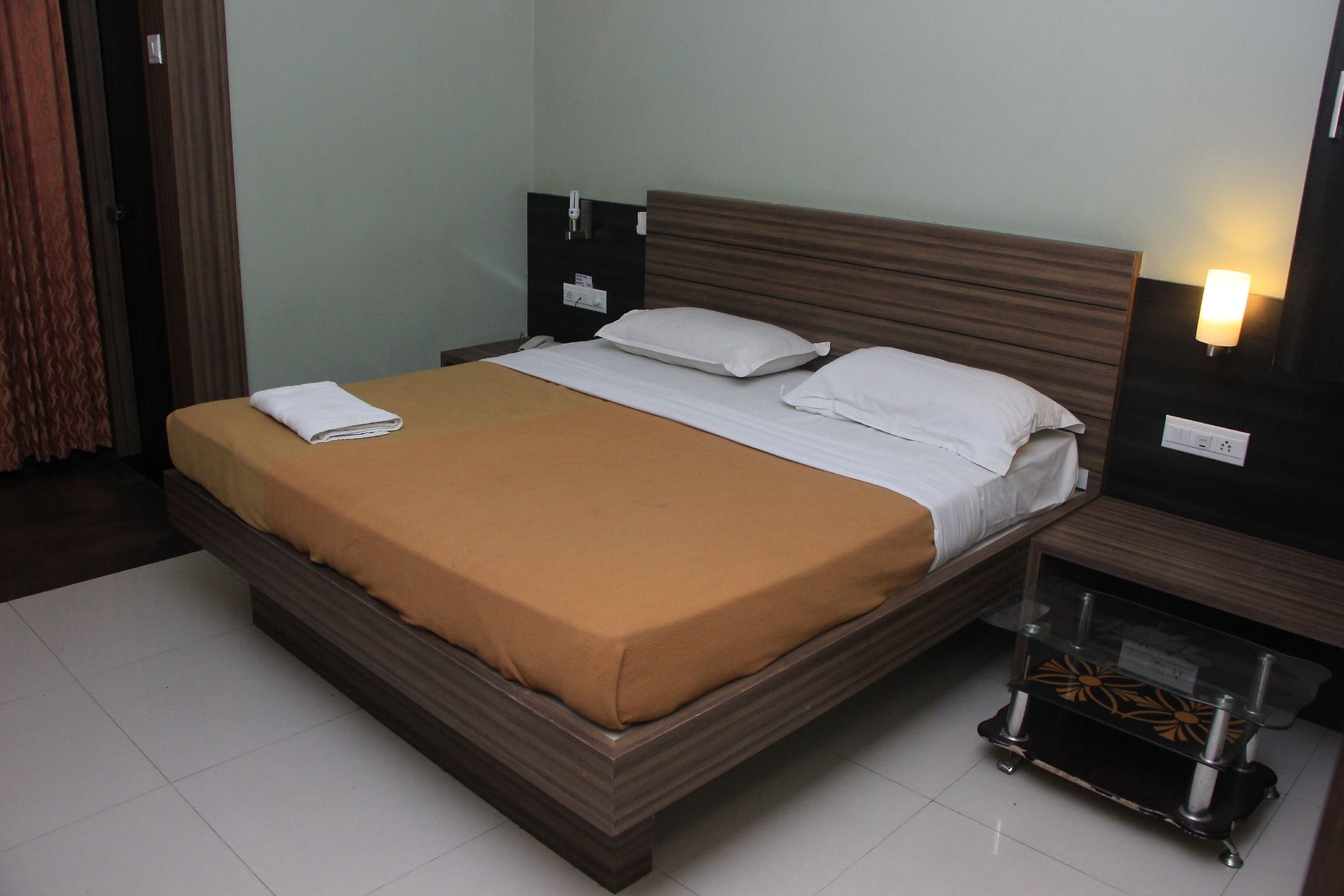 Hotel Sham Suman Deluxe Non AC Room 