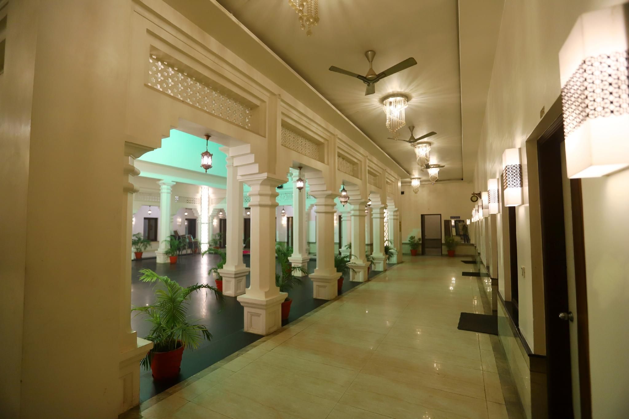 Kamay The Kohinoor Palace interior_view