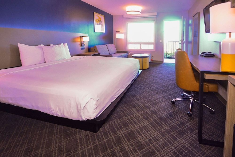 Standard Room, 1 King Bed with Sofa bed, Non Smoking