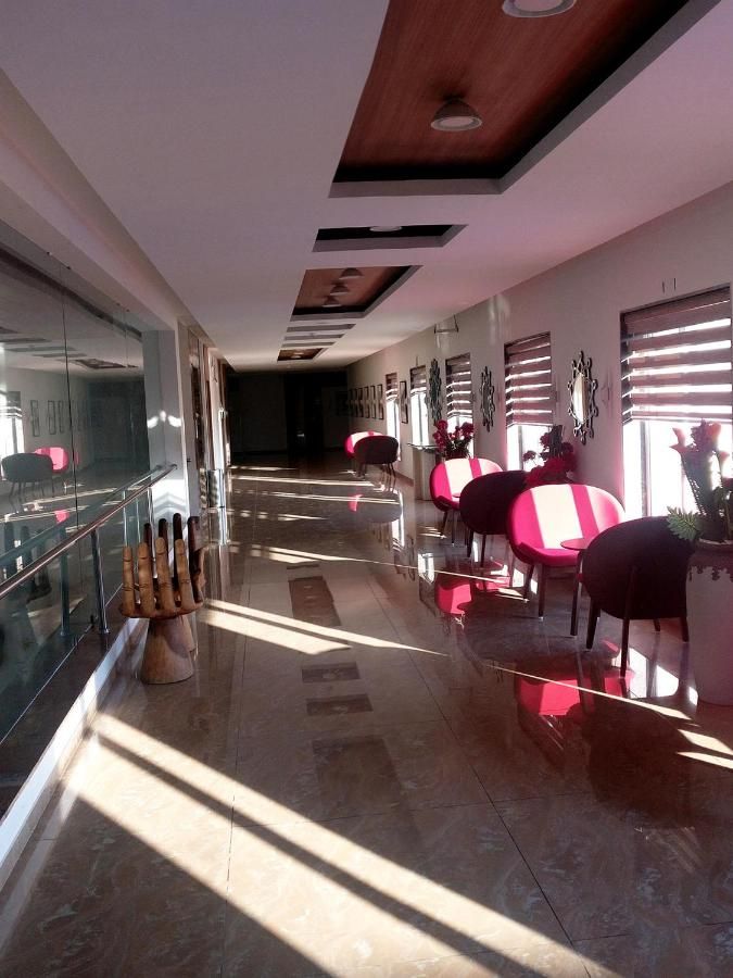 Food & Dining