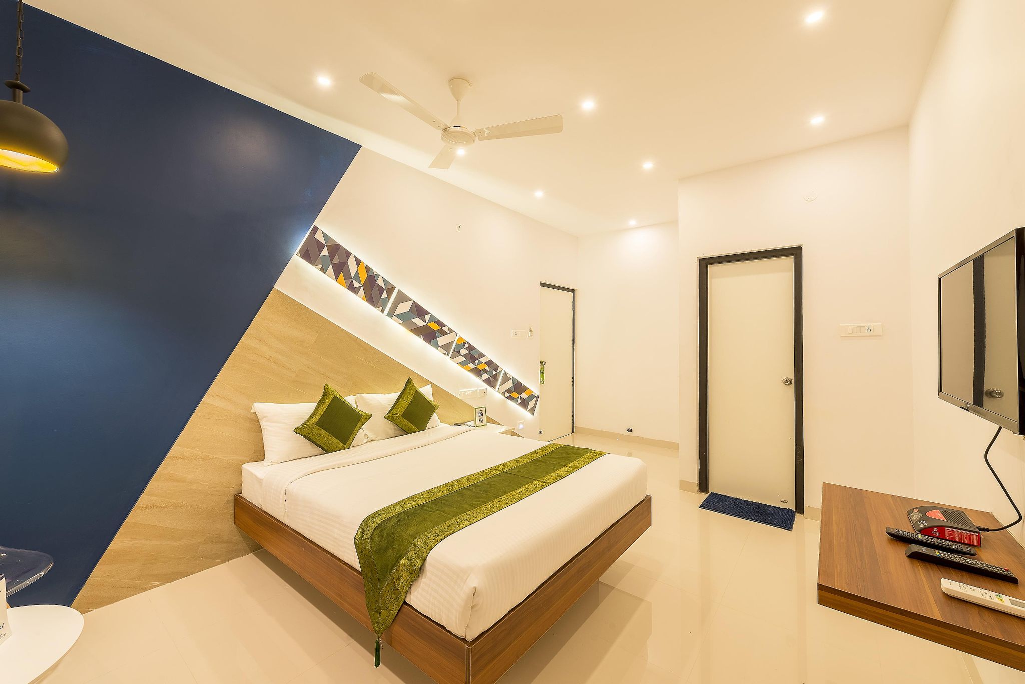 Treebo Corner Stay Deluxe Double Room 5