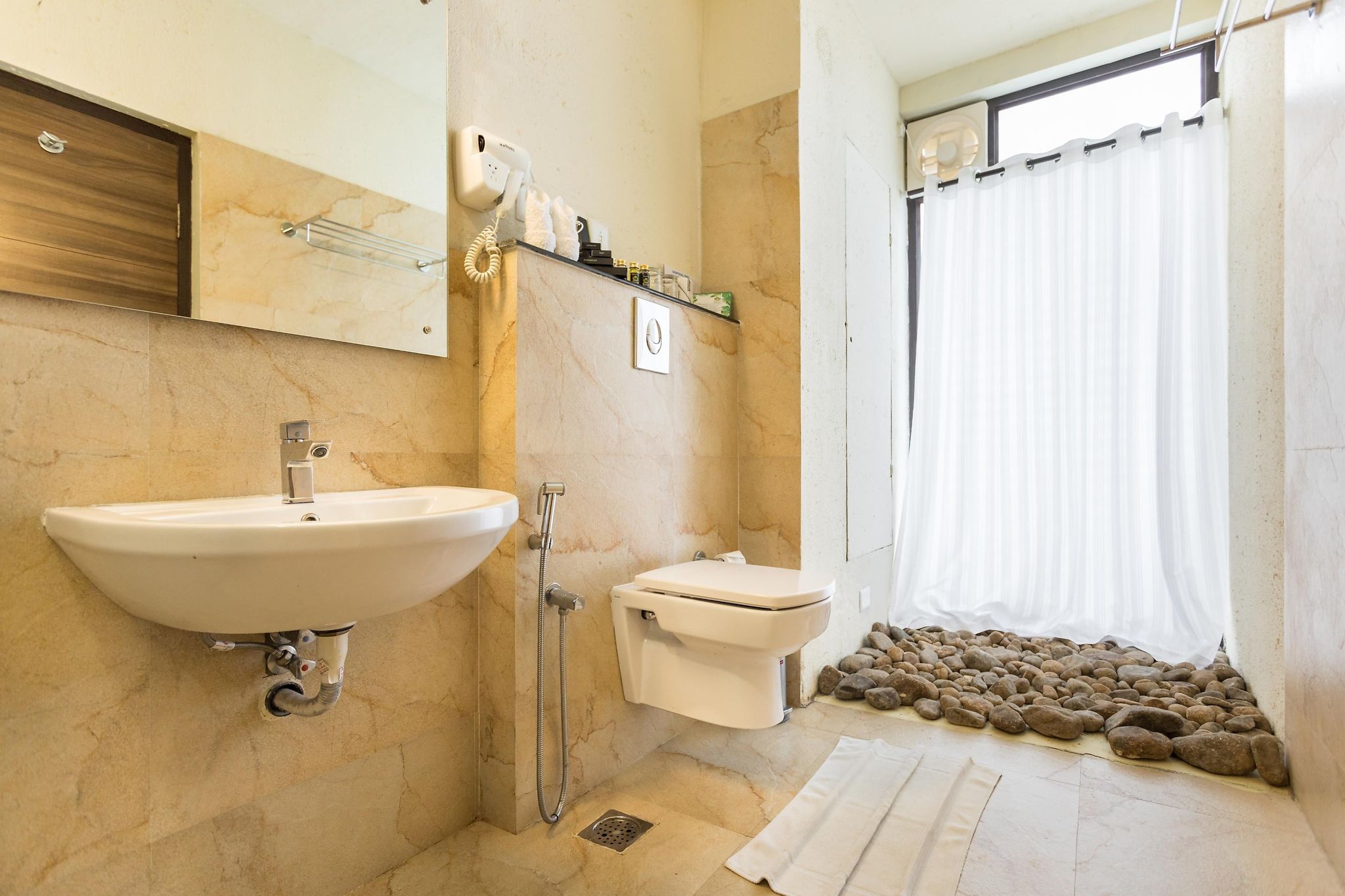 The Mountain Courtyard Thekkady Tamarind with Balcony 9