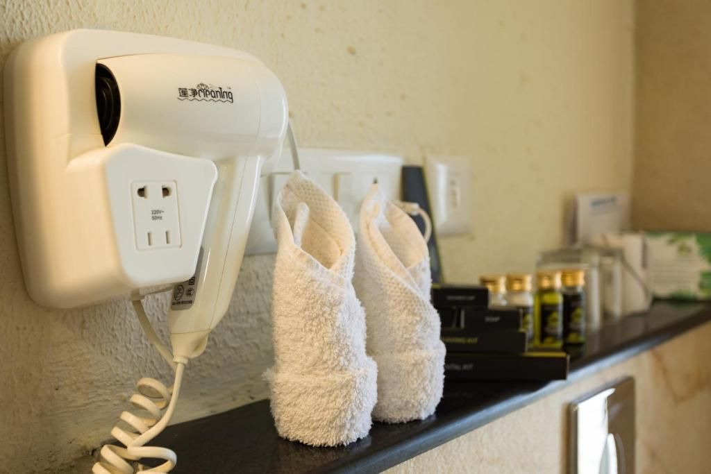 The Mountain Courtyard Thekkady Tamarind with Balcony 10