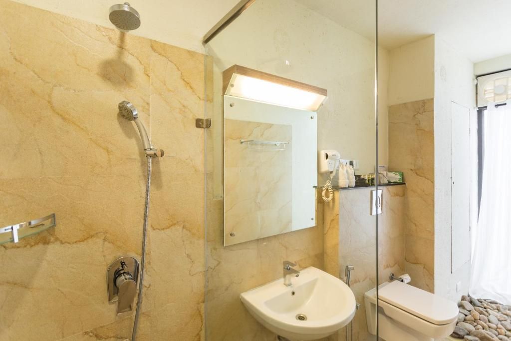 The Mountain Courtyard Thekkady Tamarind with Balcony 11