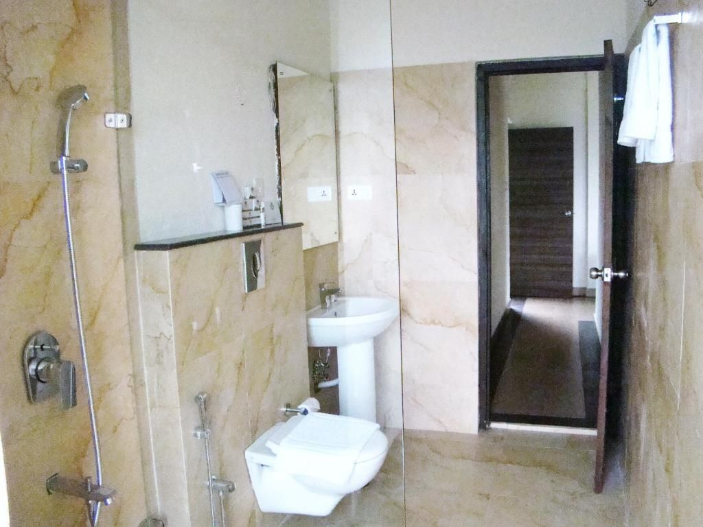 The Mountain Courtyard Thekkady Tamarind with Balcony 8