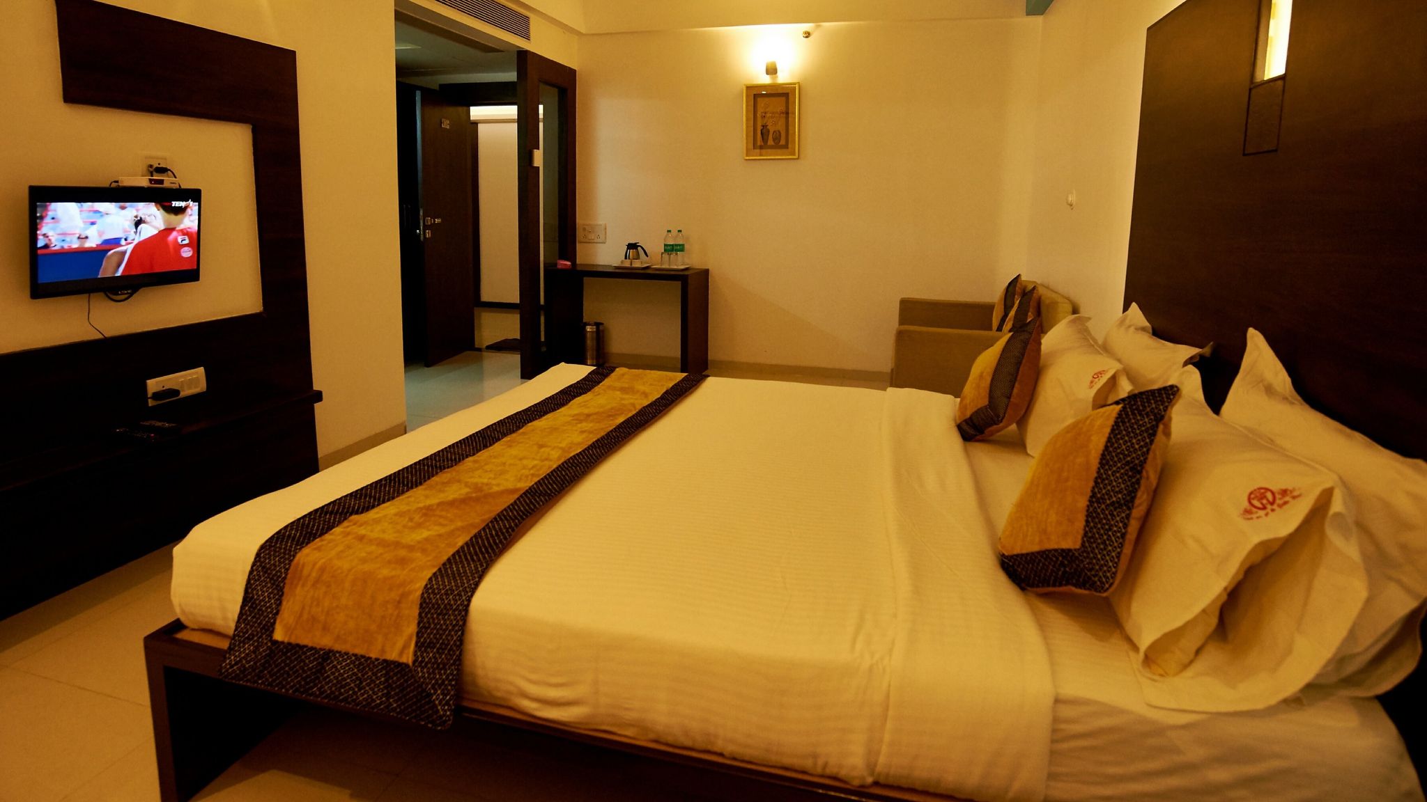 Hotel Golden View Deluxe Double Bed AC 19