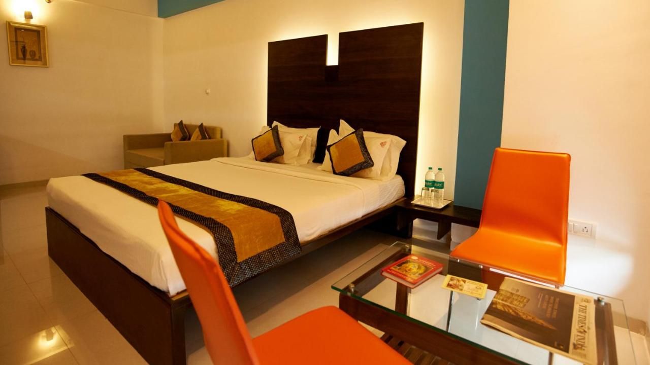 Hotel Golden View Deluxe Double Bed AC 6