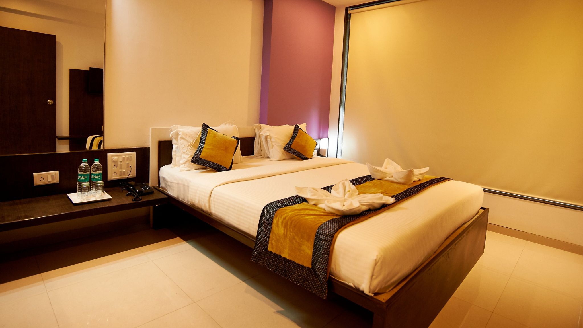 Hotel Golden View Deluxe Double Bed AC 5