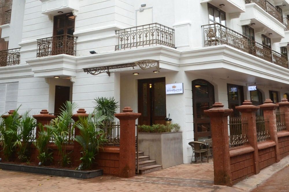 undefined Comfort Inn Emerald 2