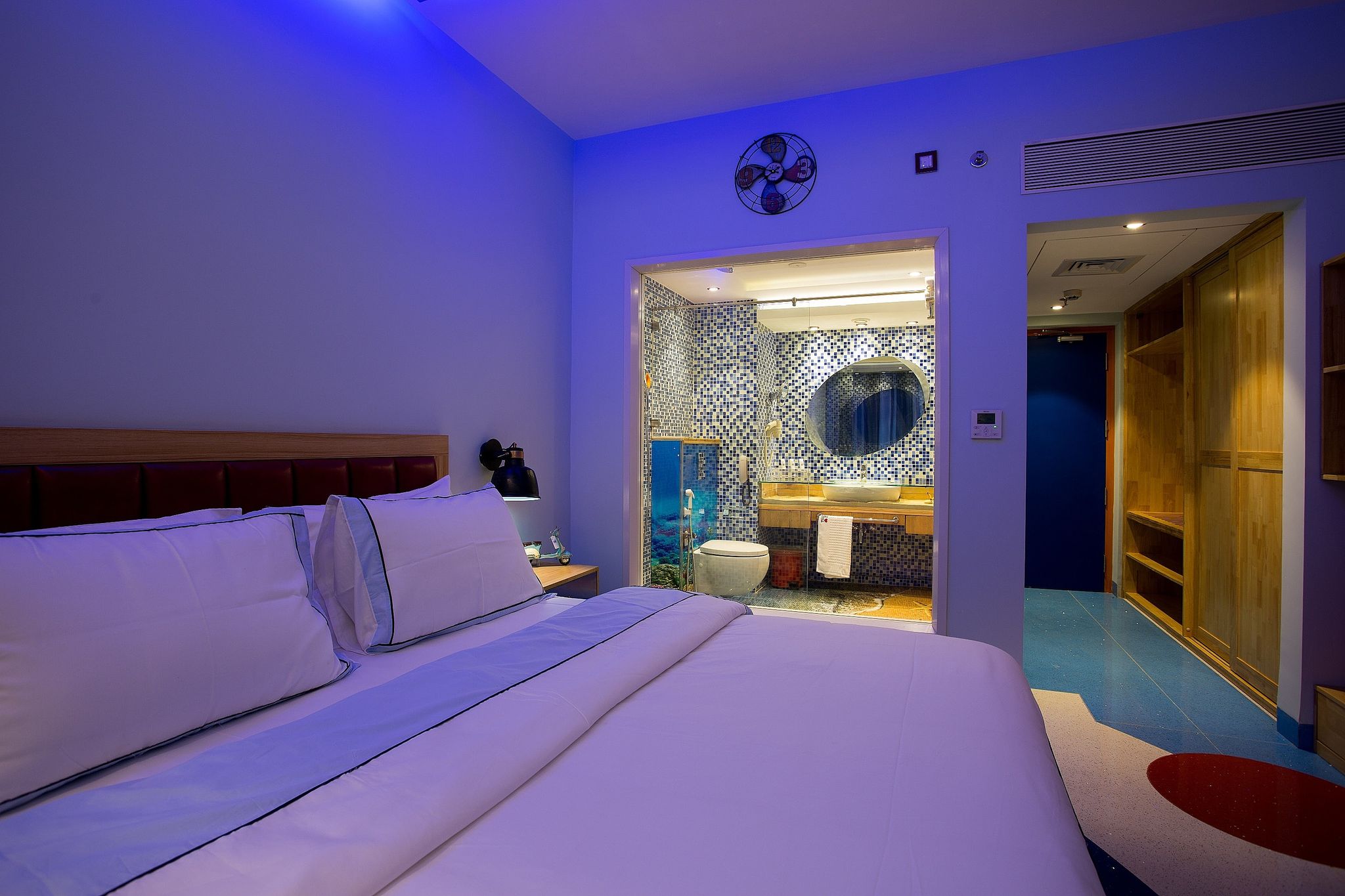 I Love Bell Bottoms Deluxe Room 5