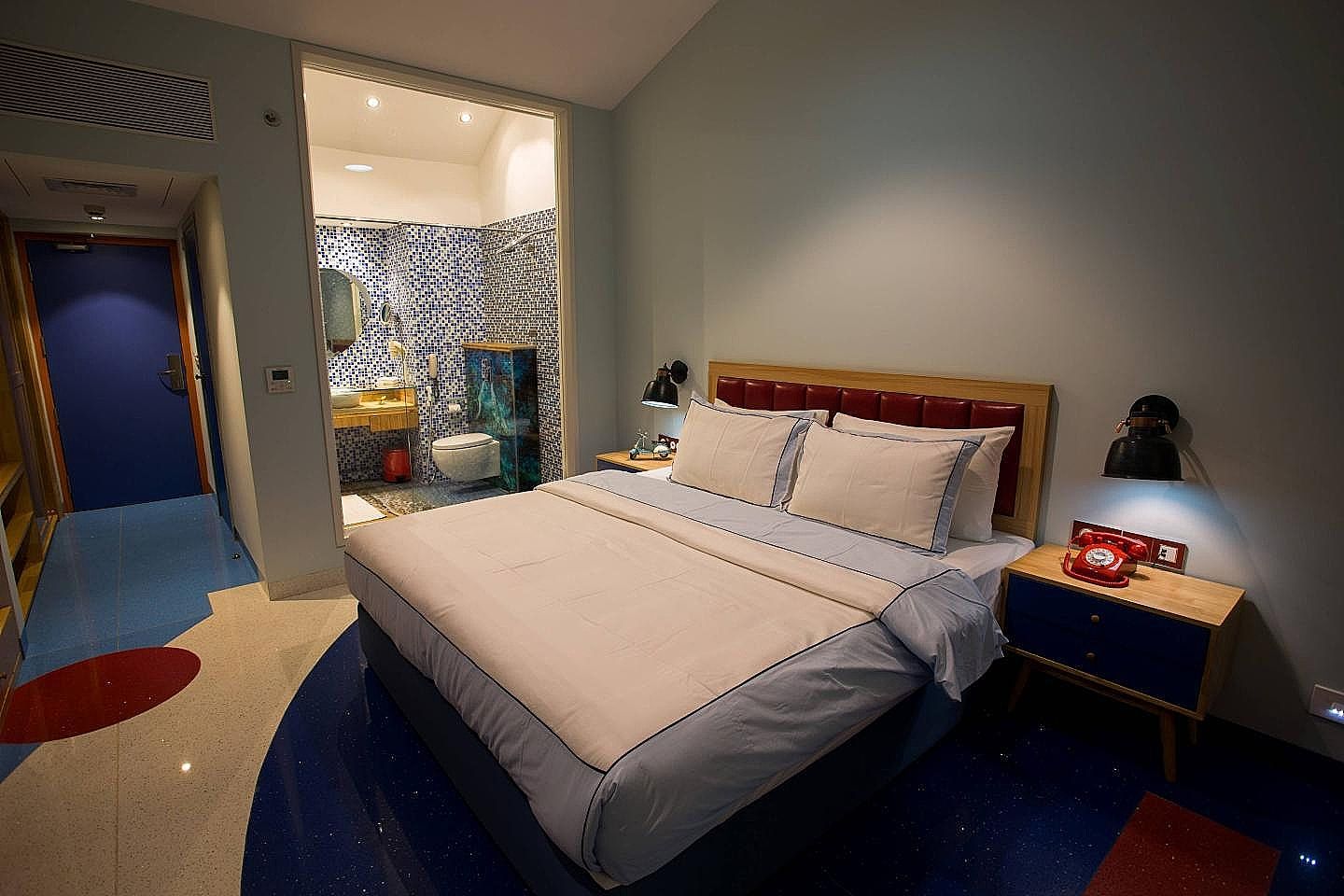 I Love Bell Bottoms Deluxe Room 6