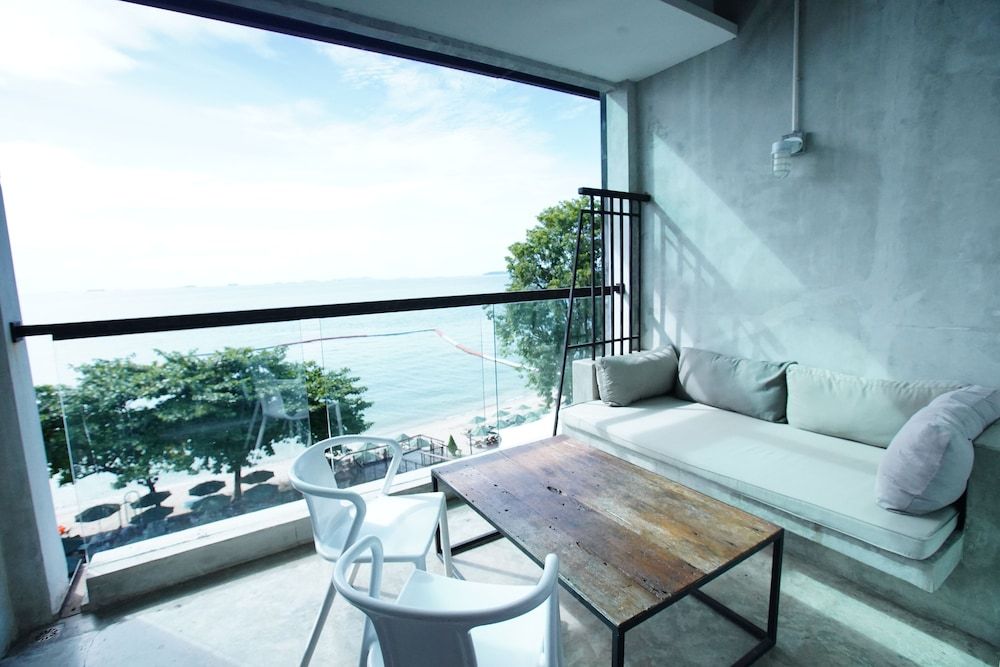 undefined Pattaya Modus Beachfront Resort 8