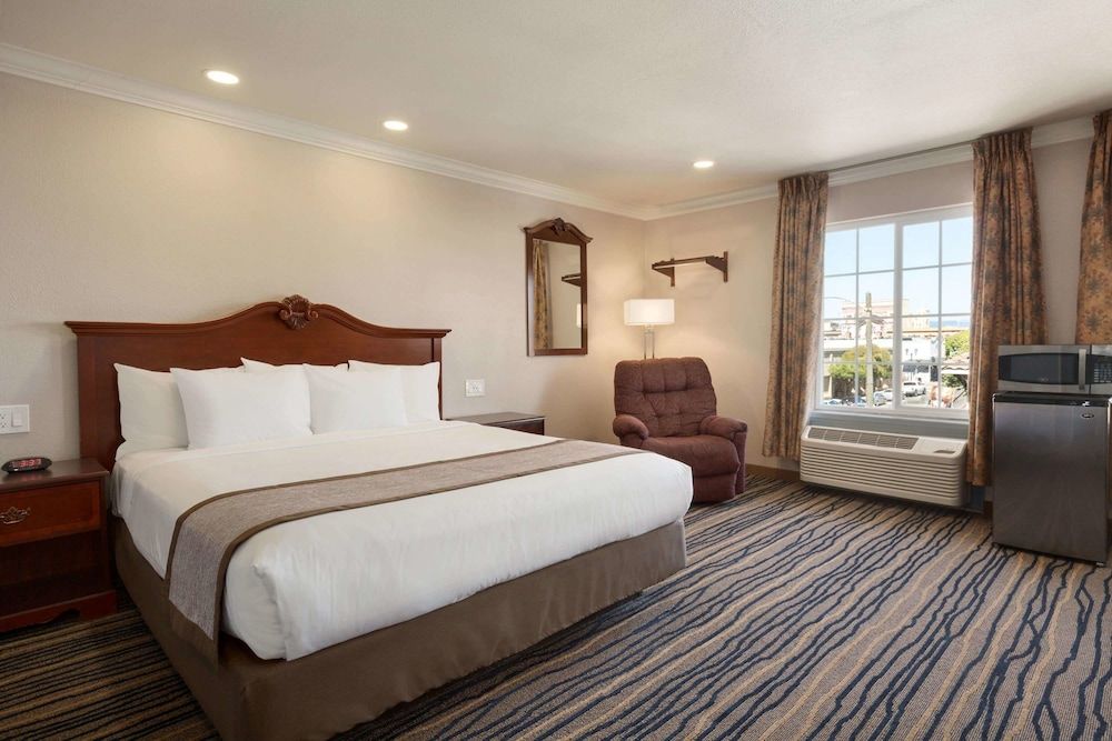 Standard Room, 1 King Bed, Non Smoking