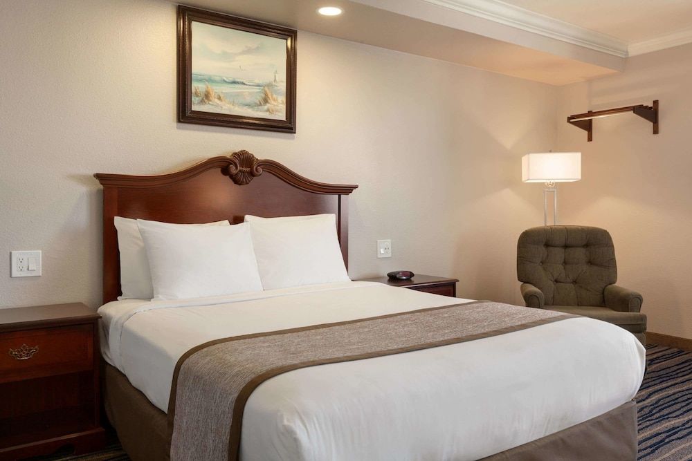 Standard Room, 1 Queen Bed, Non Smoking