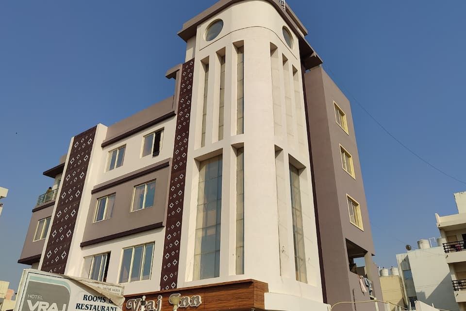undefined Hotel Vraj Inn 2